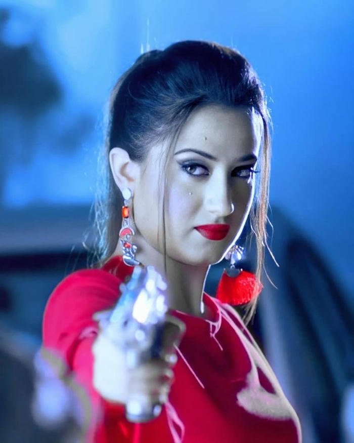 aggressive angry girl dp