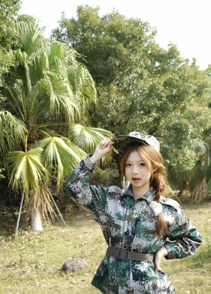 army girl for whatsapp dp