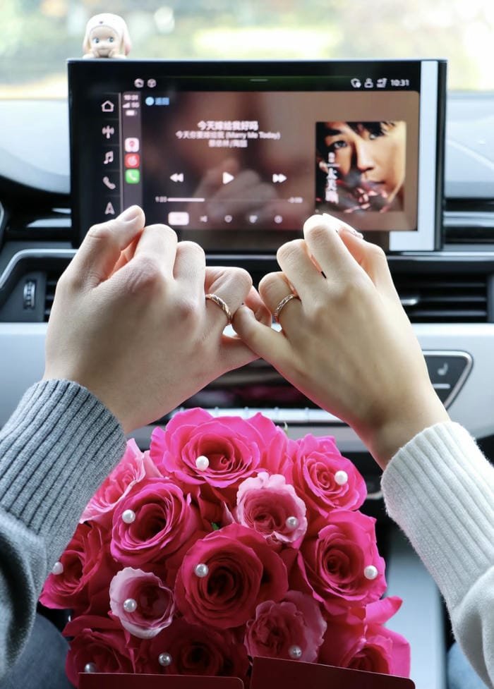 beautiful love hands dp