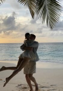 beautiful love hug dp