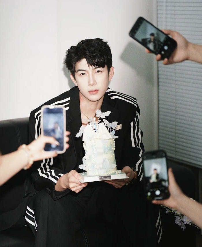 birthday boy dp pose