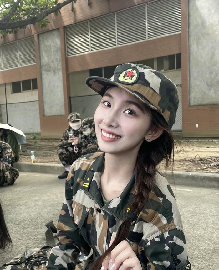 camo girl dp
