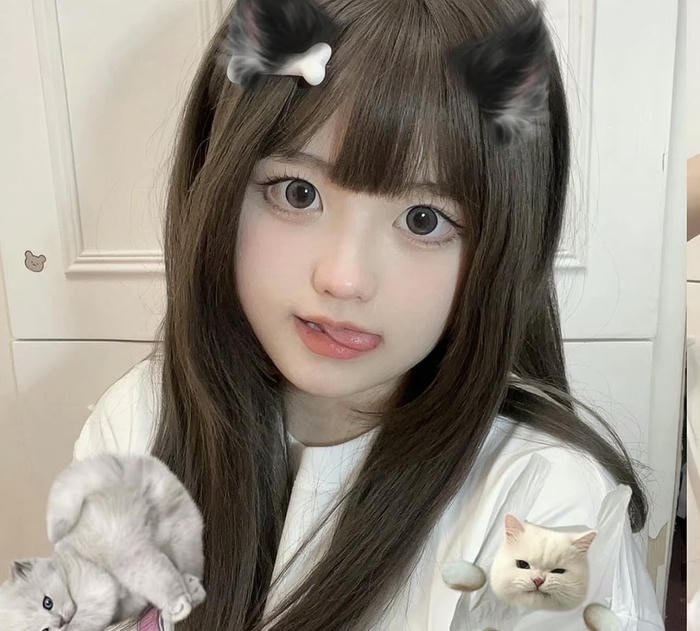 charming cute girl profile pic