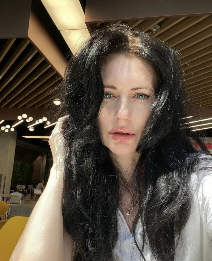 classy beautiful girl dp