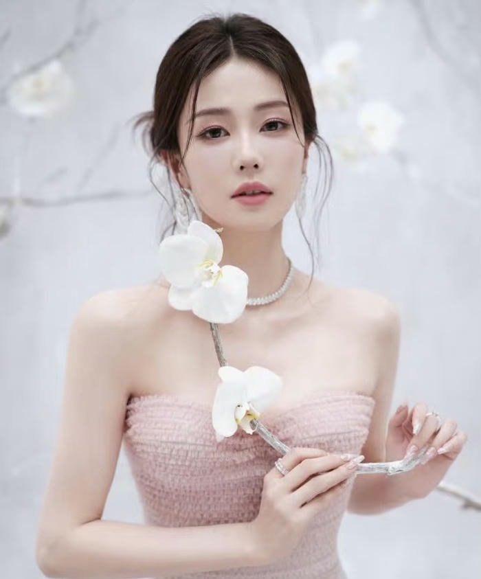 clean aesthetic girl dp