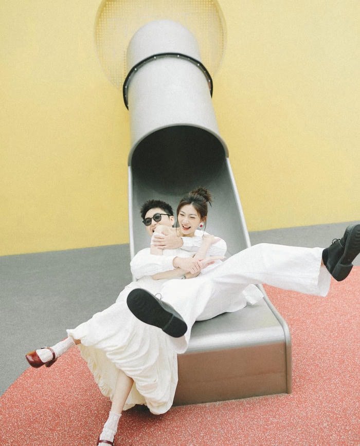 couple hug dp aesthetic