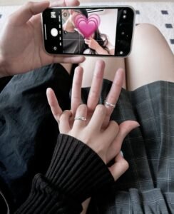 cute love hands dp