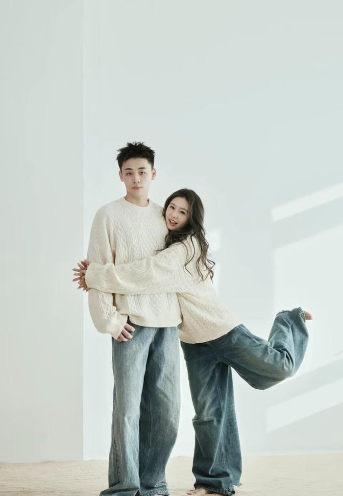 emotional couple hug dp