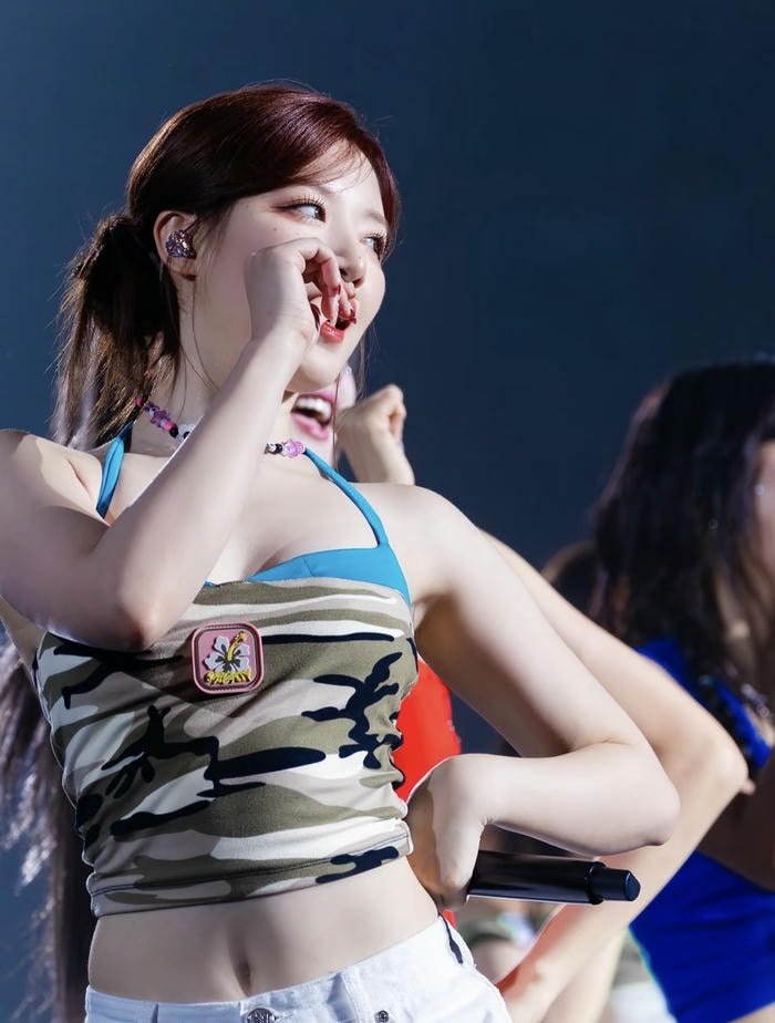 gorgeous smile girl dp