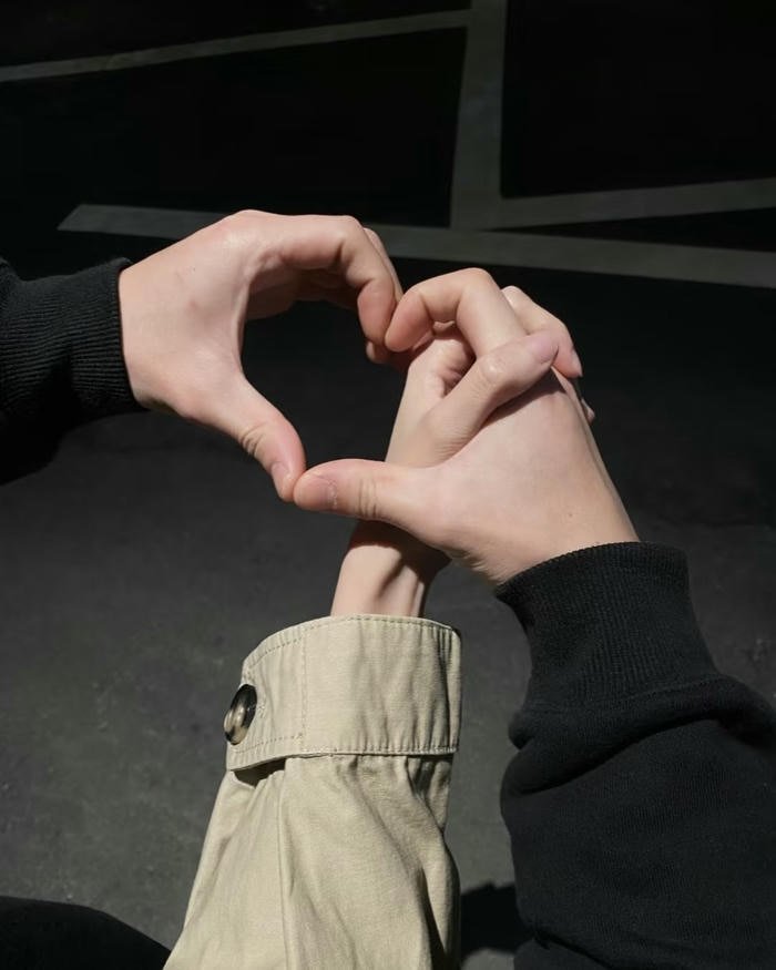 hands of lovers aesthetic