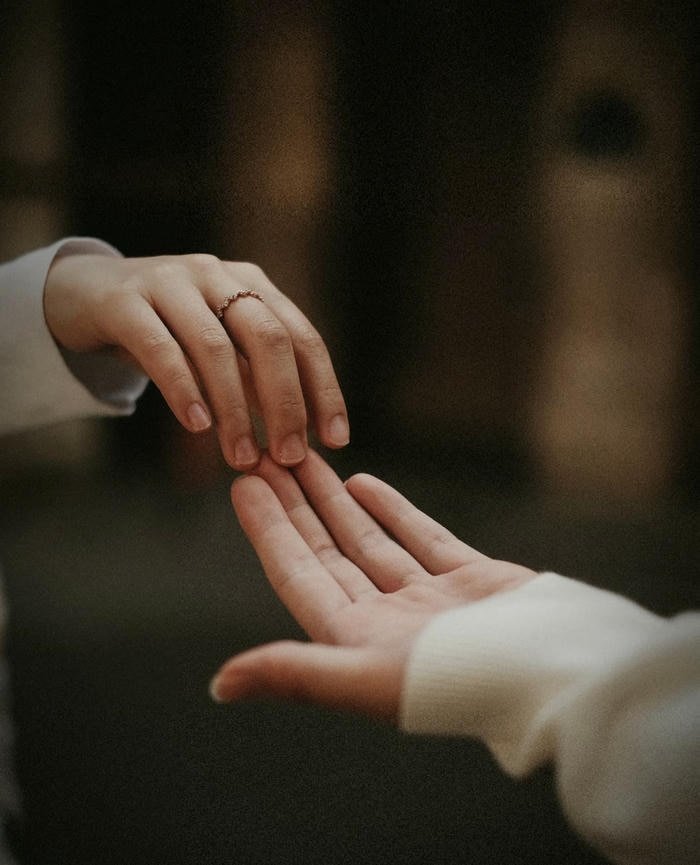 holding hands aesthetic pic