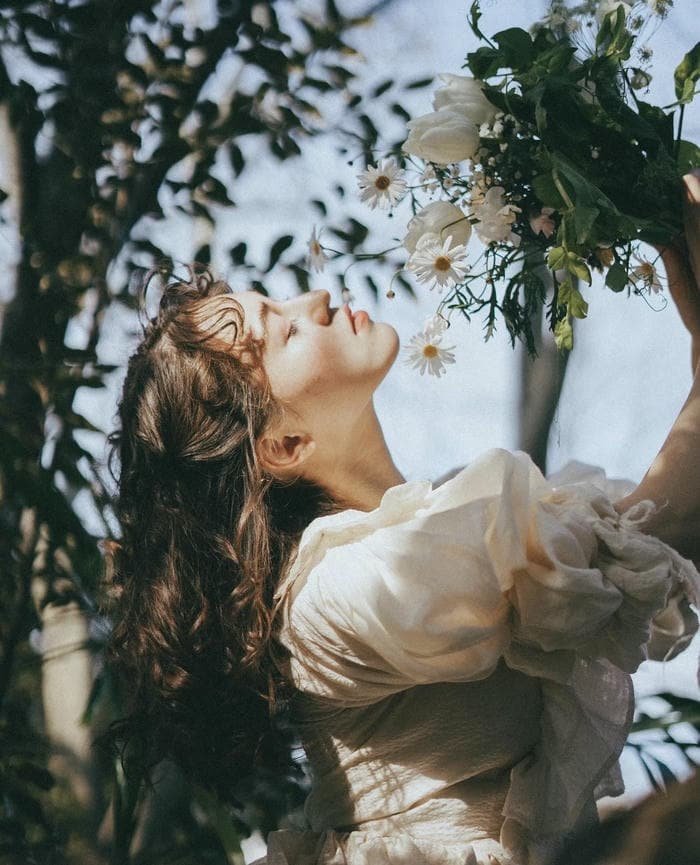 light aesthetic dp for girl