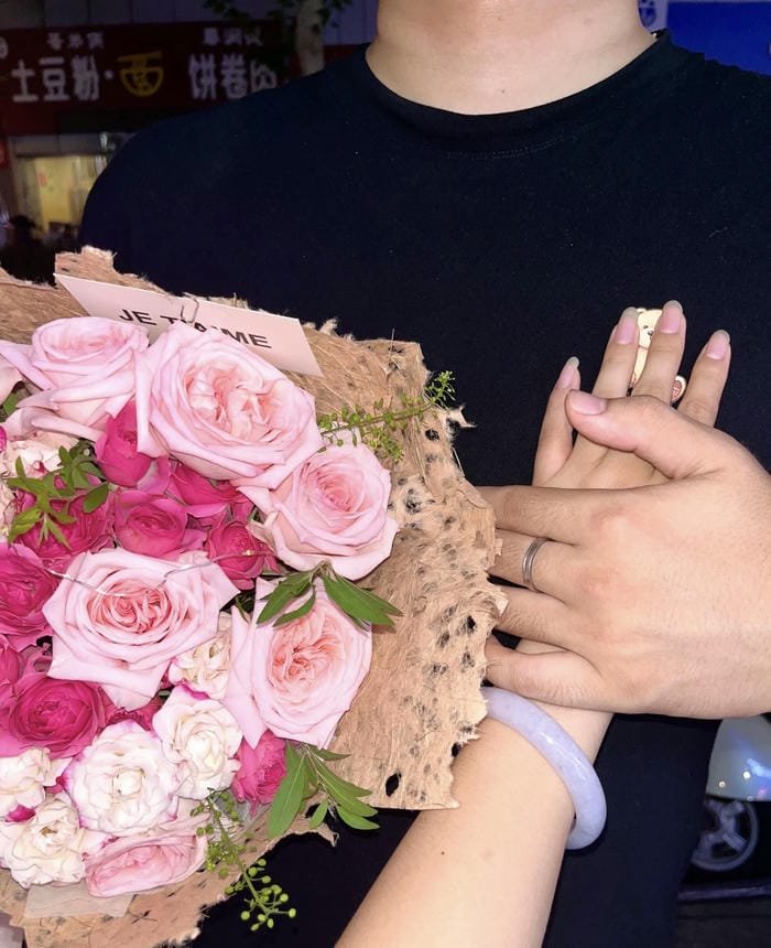 lovely couple hands dp