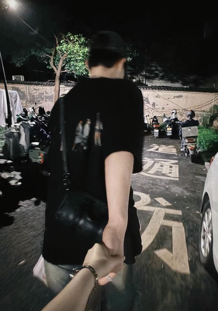 lovely hand hold couple