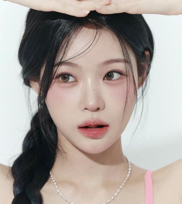 simple aesthetic girl photo