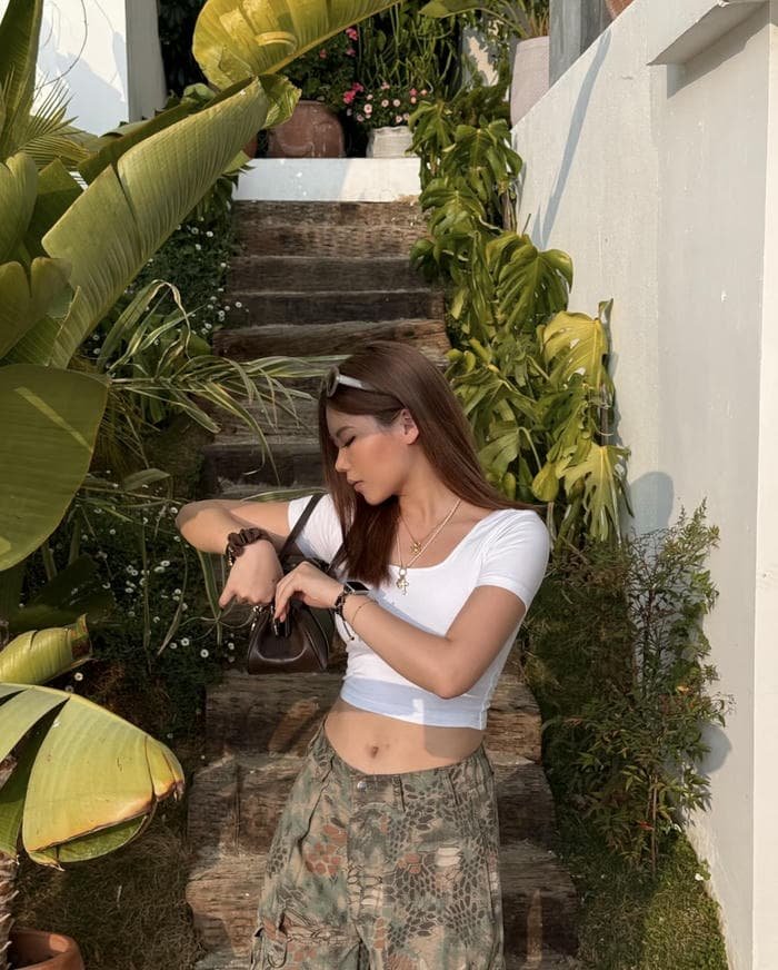 simple natural girl photo