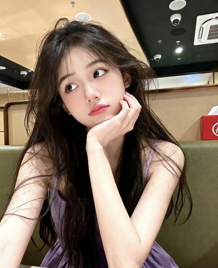 simple real girl profile pic