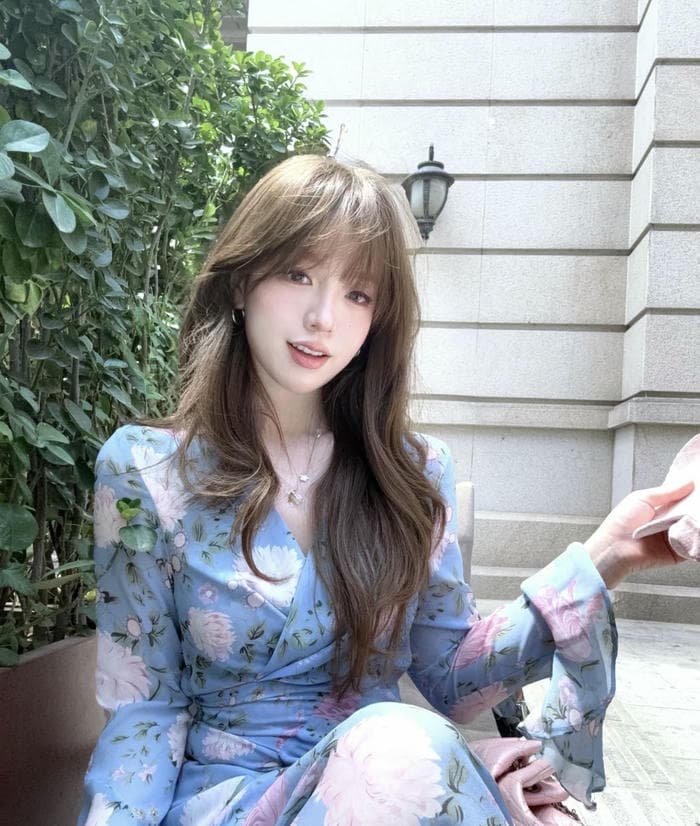 simple selfie girl dp