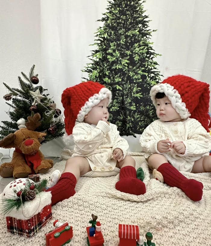 Baby couple dp sweet innocent style