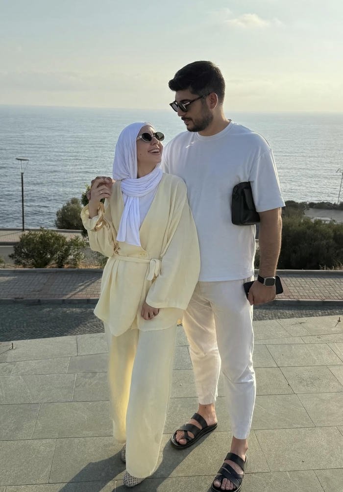 Cute hijab couple anime style DP romantic profile picture idea
