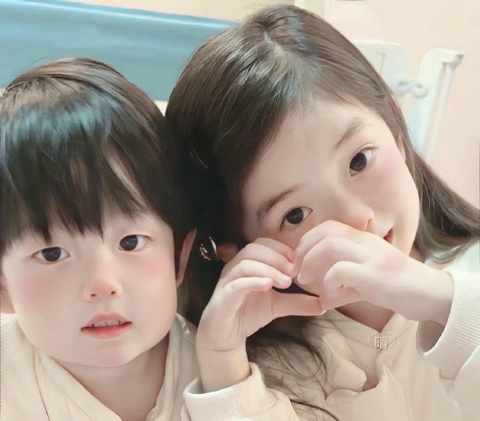 Cute love images sweet moments