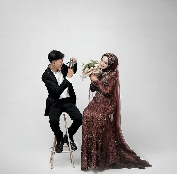 Cute shy hijab couple moment perfect romantic profile picture