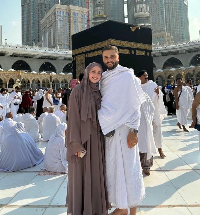 Dp muslim couple peaceful bond