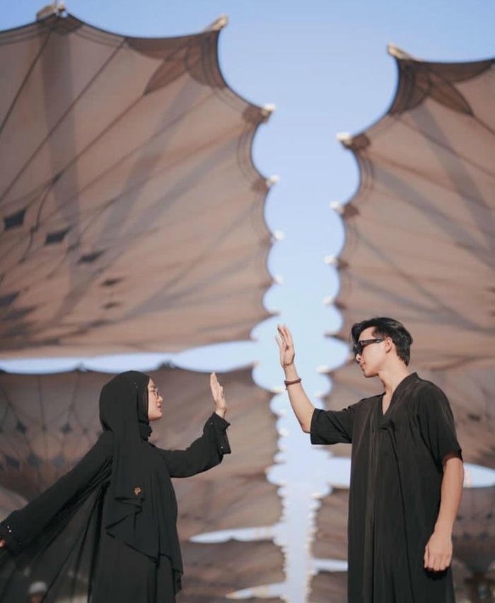 Hijab couple dp calm loving vibes