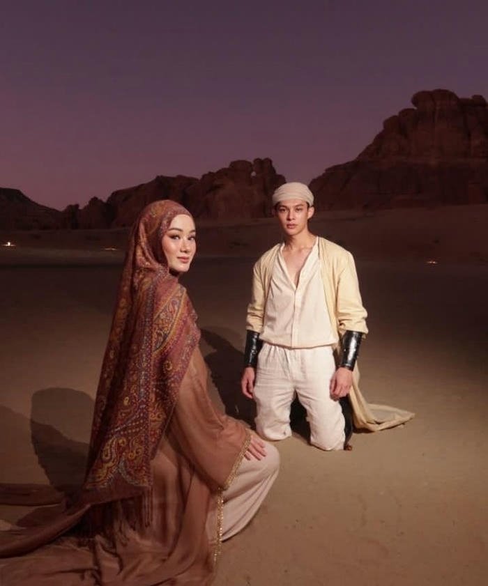 Hijab couple dp soft emotional connection