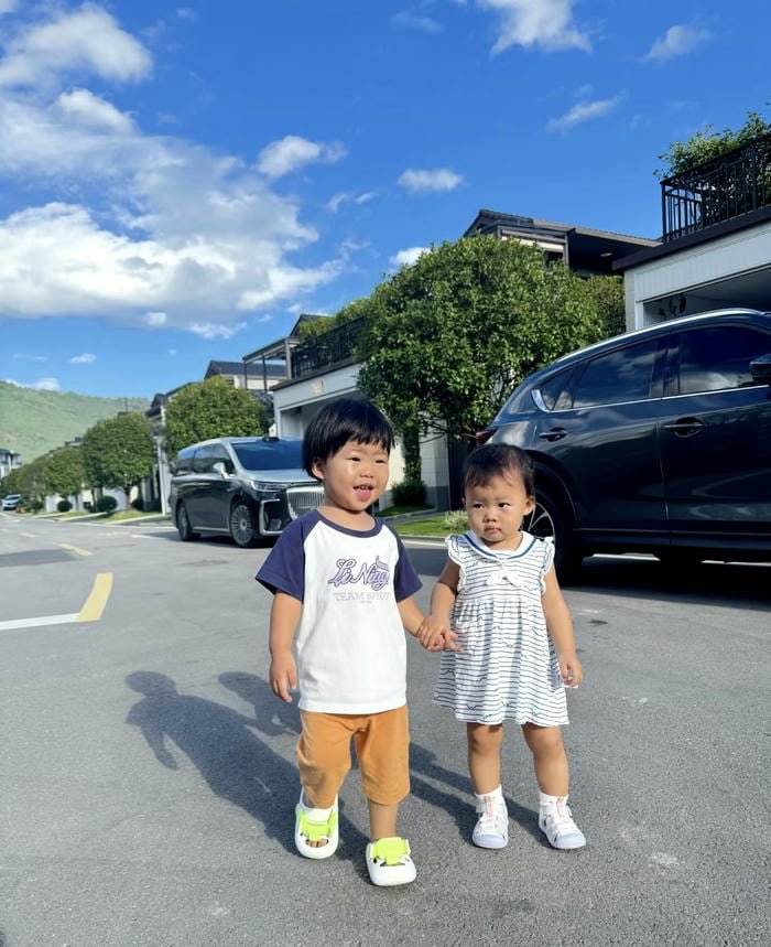 Image baby couple dp sweet smiling moment