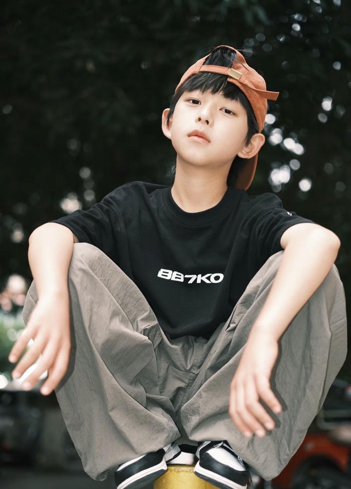 Intense male avatar look