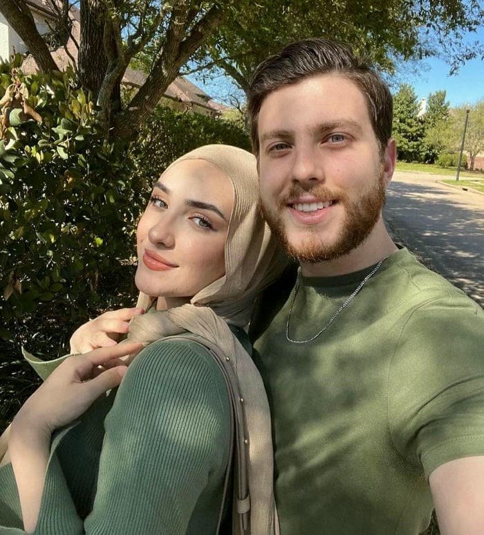 Islamic couple dp love moment