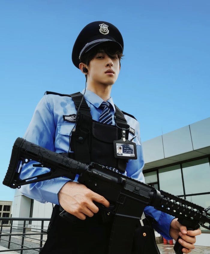 Lethal look male display photo