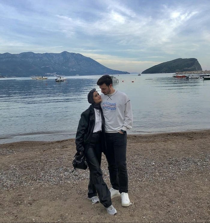 Minimal aesthetic hijab couple DP with soft romantic atmosphere