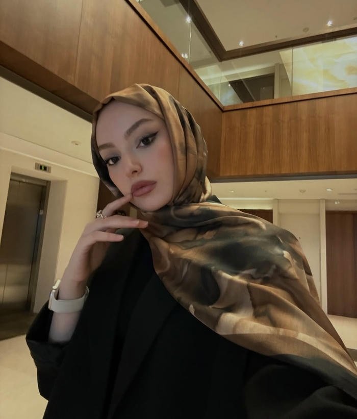 Minimal classy hijab aesthetic profile look