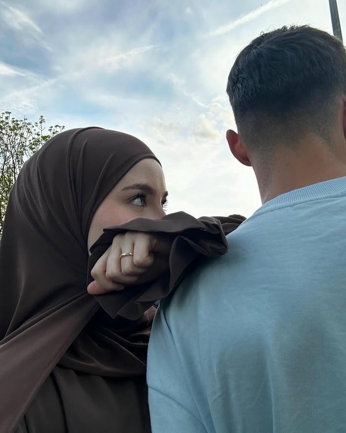 Picture hijab couple dp graceful affection