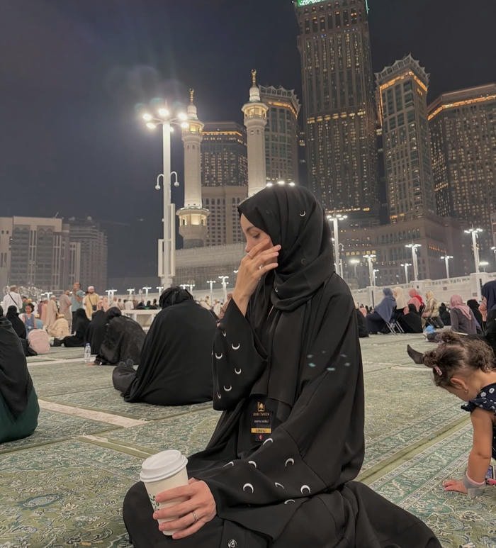 Radiant hijab beauty aesthetic display DP