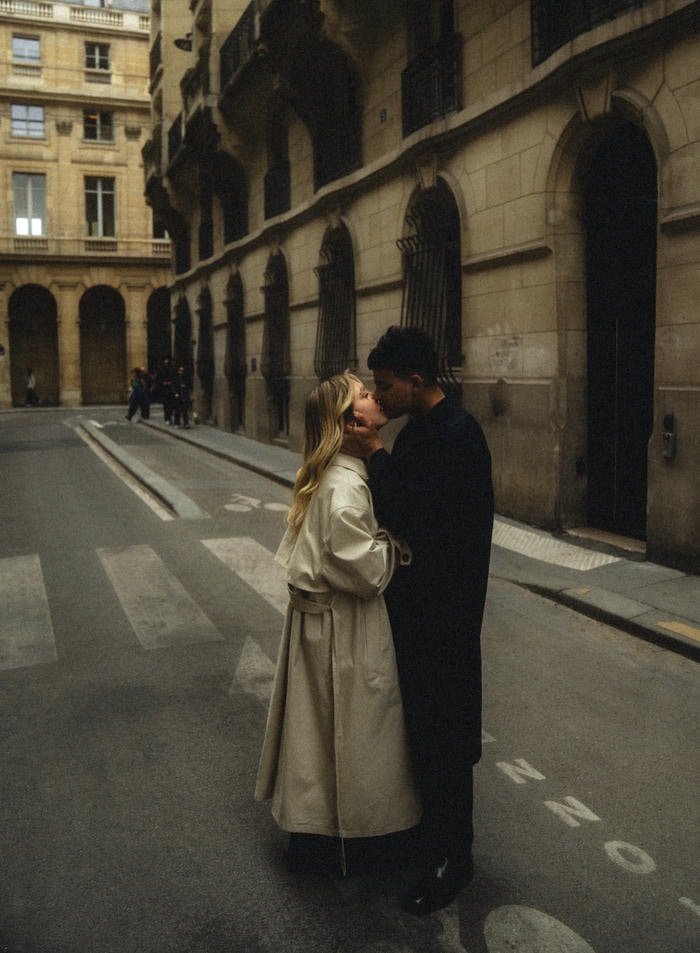 Tender kiss romantic passion HD wallpaper