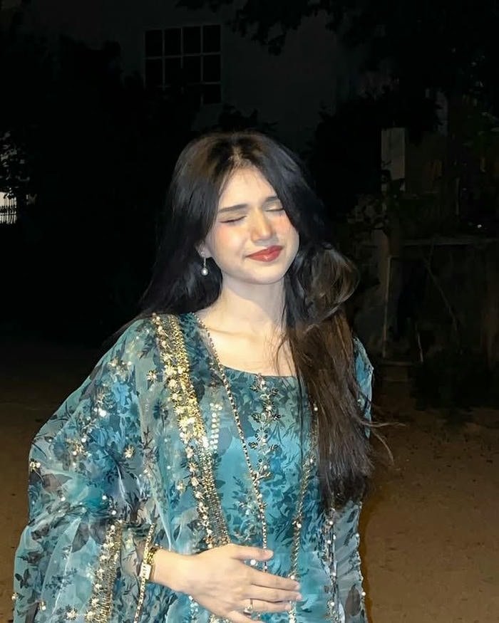 beautiful smile in indian girl dp