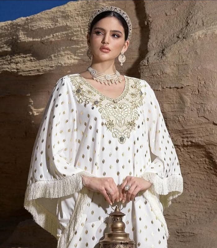 classic beauty in kashmiri girls dp