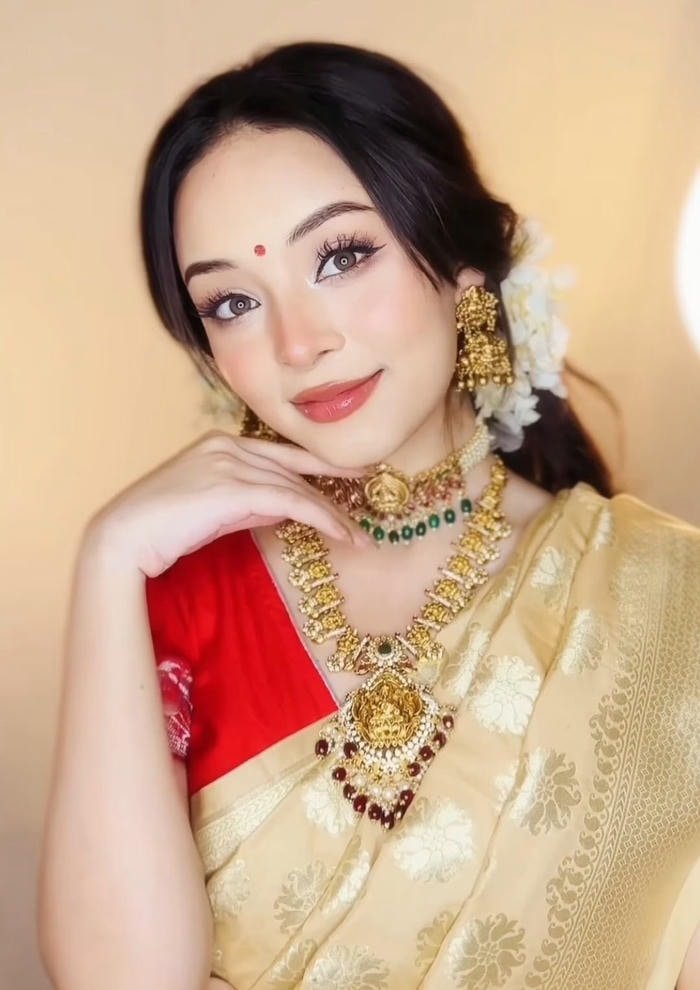 classic look in indian girl dp