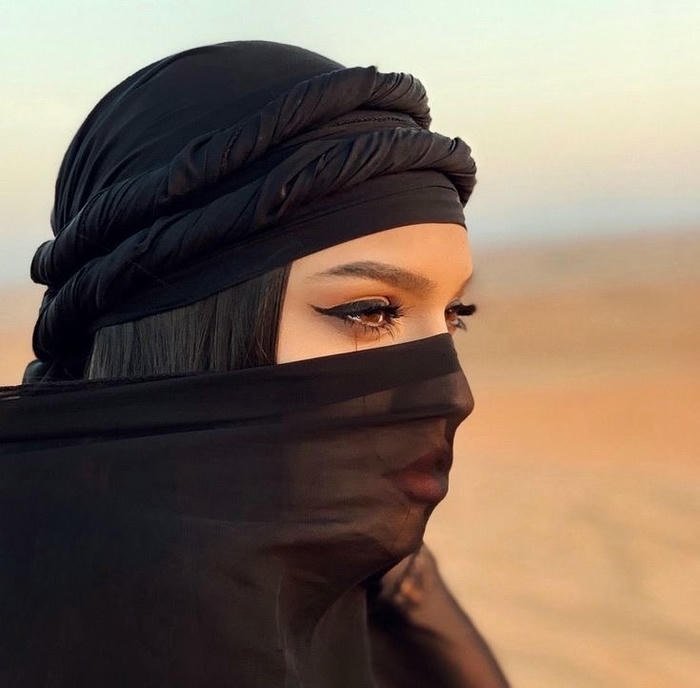 classic tone in hijab dp for girls