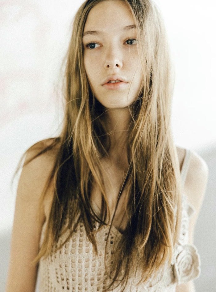 cold sadness in lonely girl dp