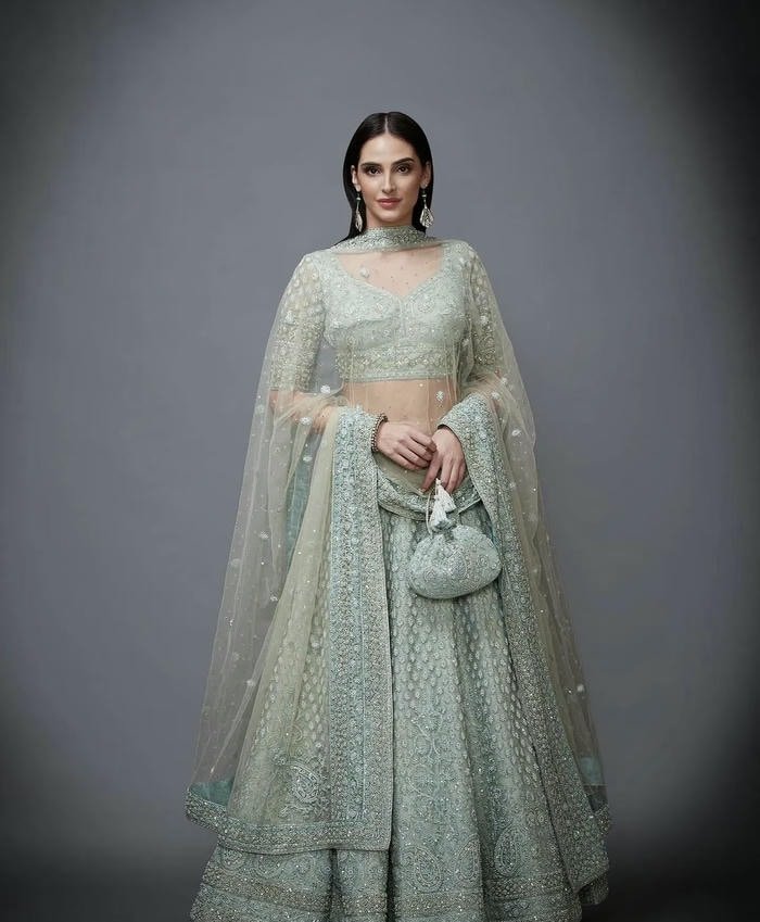 cute expression in kashmiri girls dp