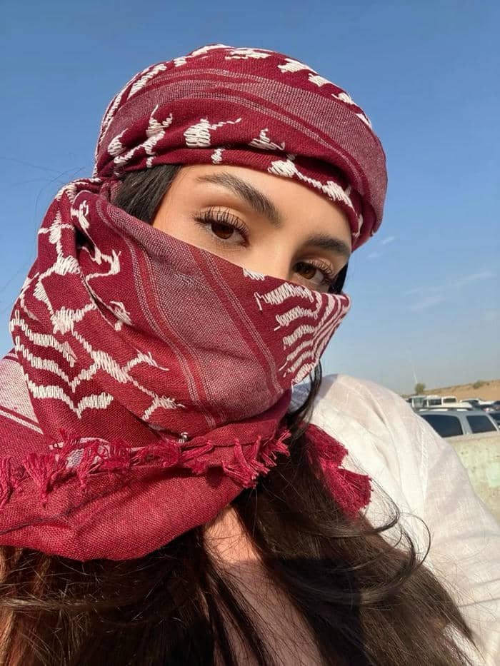 cute modest look in islamic girls dp