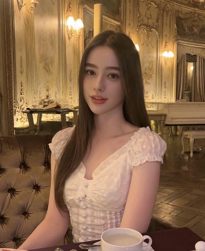 emotionally heavy lonely girl dp