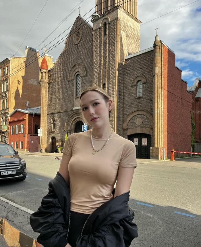 empty space around lonely girl dp