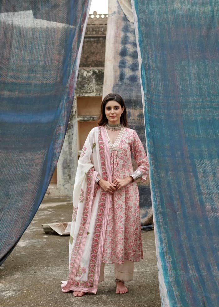 fresh mountain style in kashmiri girls dp