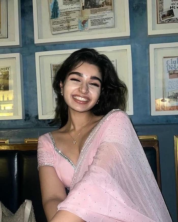 fresh traditional style in indian girl dp