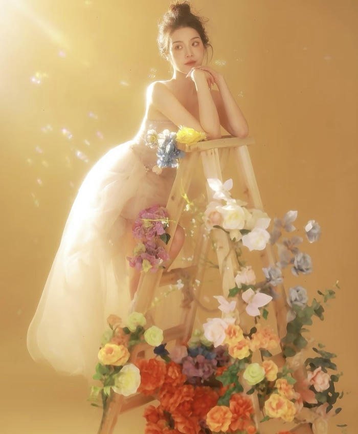 glowing happiness in love dp for girls